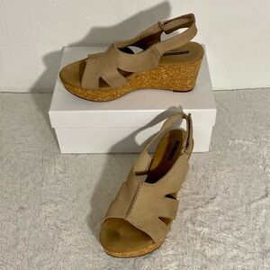 Clarks Annadel Bari Sand Nubuck Leather Wedge Sandals Women’s Size 7.5M
